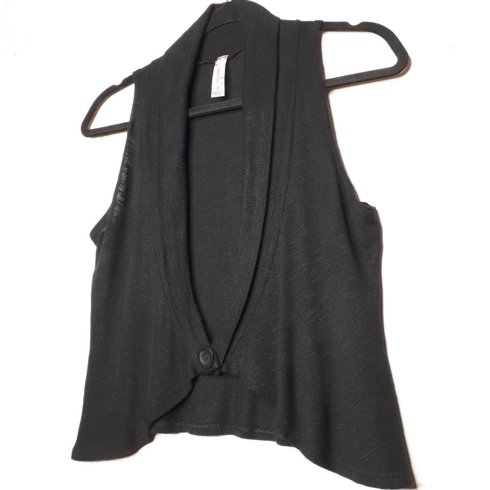 Addictive Sleeveless Deep V Single Button Top M
